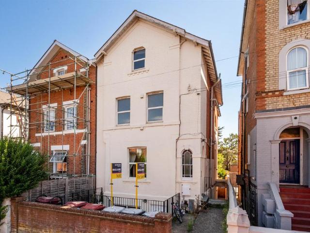 Flat for rent in Reading
