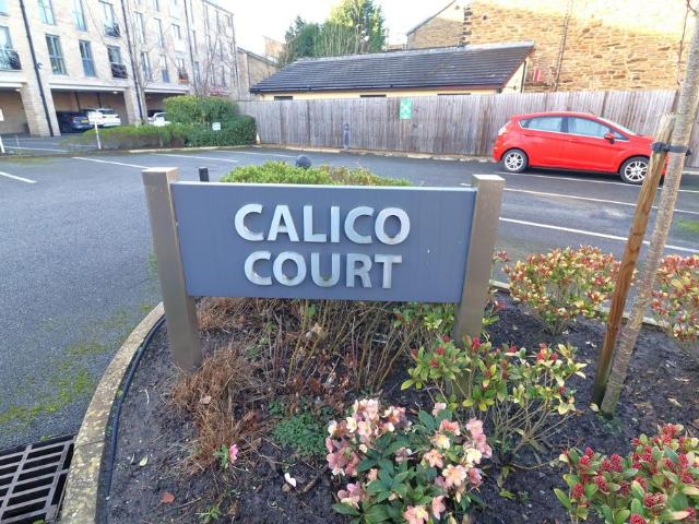 Flat for rent in Whitfield, Charlesworth