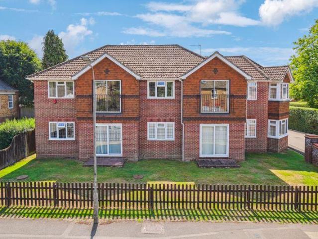 Flat for rent in Farnham Common, Isle Of Man