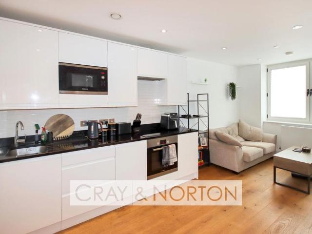 Flat for rent in London Borough of Croydon, Waddon