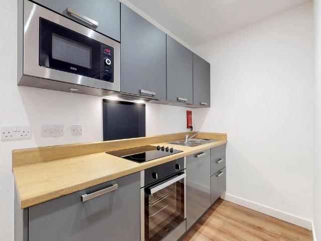 Flat for rent in Calderstones
