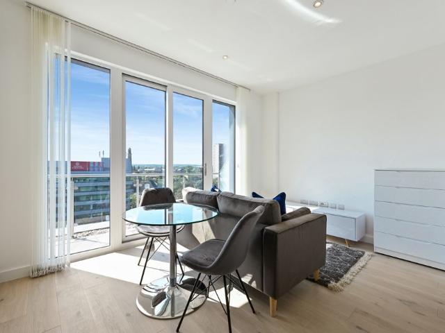 Apartment for rent in London Borough of Hounslow, Strand