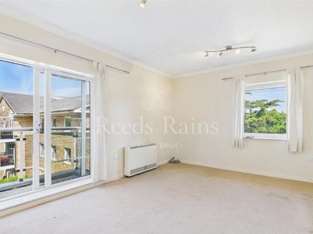 Apartment for rent in Maypole, Monks Orchard