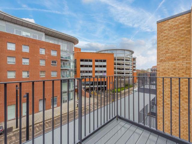 Flat for rent in Daws Hill, Cressex