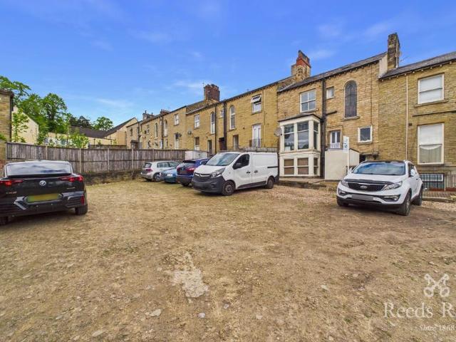Flat for rent in Highfields, Huddersfield