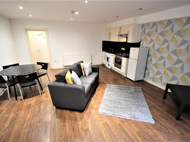 Flat for rent in Hyde Park, West Yorkshire