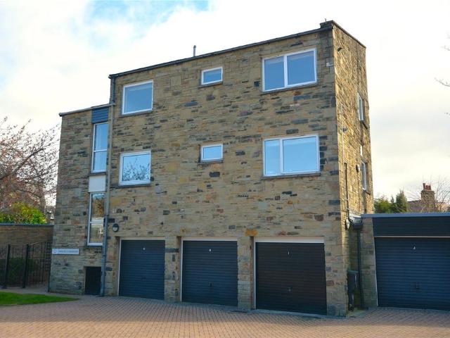 Flat for rent in Tranmere Park, Guiseley