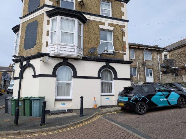 Flat for rent in Binstead, Ryde