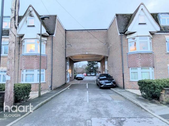 Flat for rent in Colnbrook with Poyle, Slough