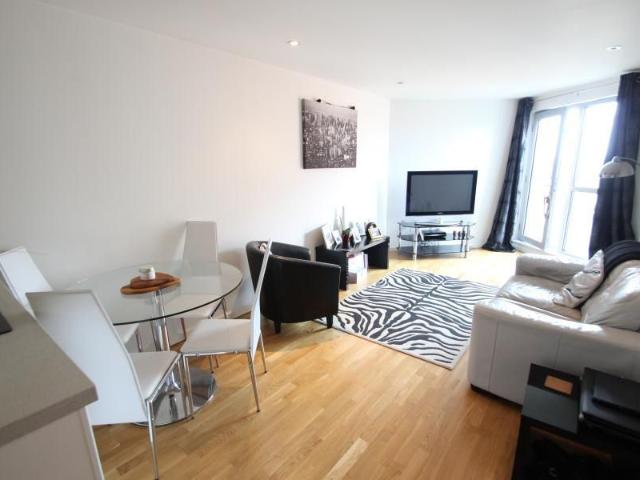Apartment for rent in Horsell, Woking