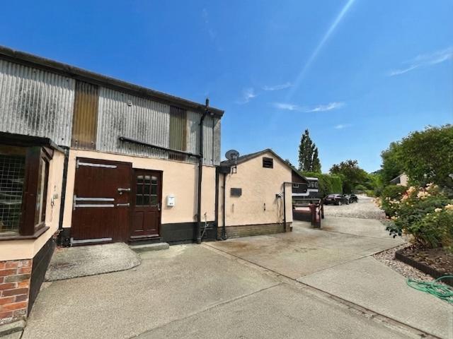 Flat for rent in Barnston, Duton Hill