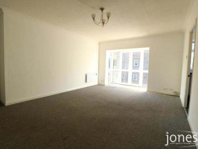 Apartment for rent in Nuttall, Bury