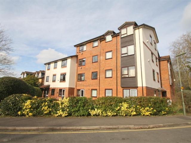 Flat for rent in Knowle Green, Lower Halliford