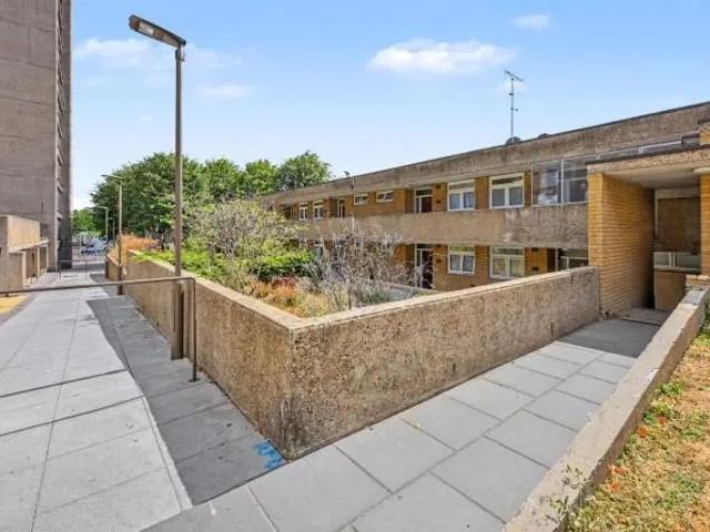 Apartment for rent in Brownfields, Greater London
