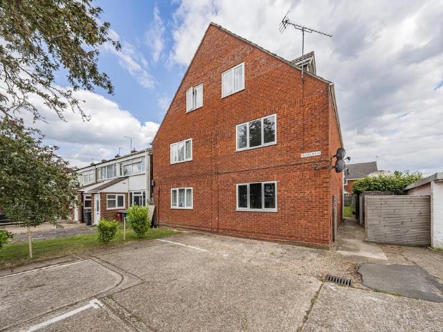 Flat for rent in Slough