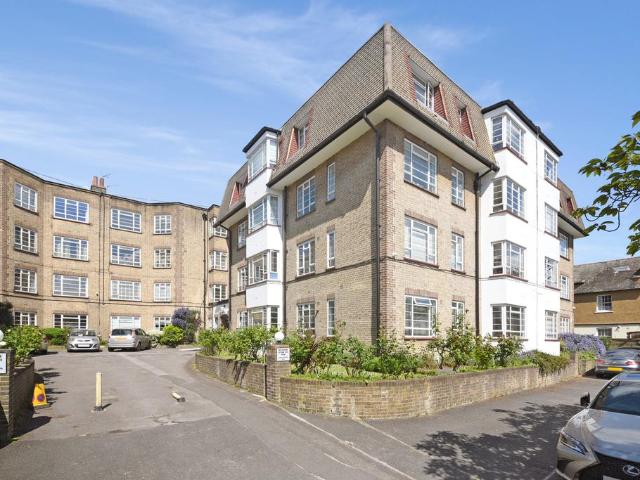 Flat for rent in London Borough of Merton, Greater London