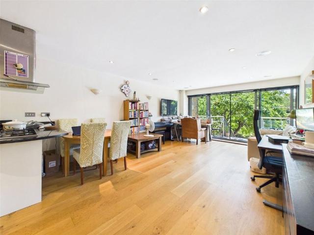 Apartment for rent in Hampton, Greater London