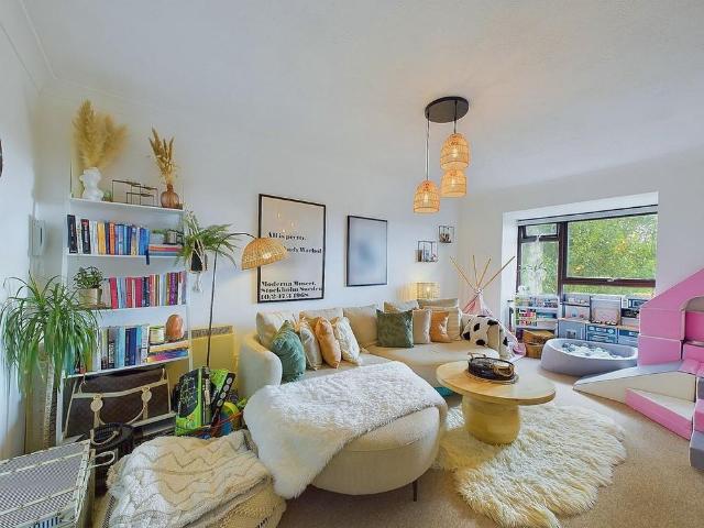 Apartment for rent in Fishersgate, West Sussex