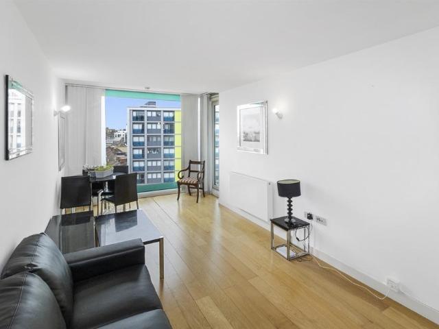 Flat for rent in Hayes, Greater London