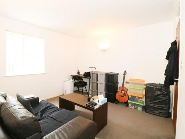 Apartment for rent in Ladyes Hills, Green Close
