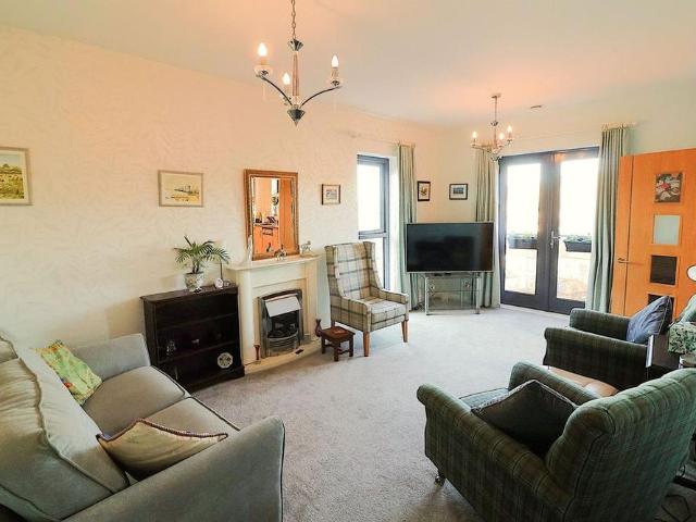 Apartment for rent in Whitfield, Charlesworth