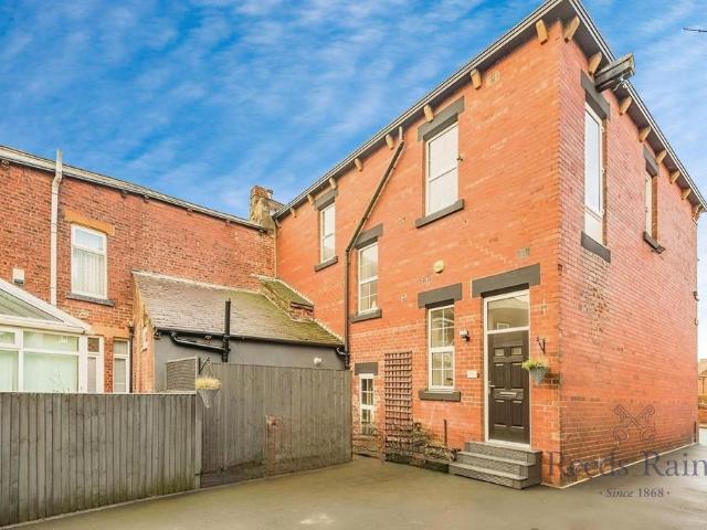 Flat for rent in Lofthouse, West Yorkshire