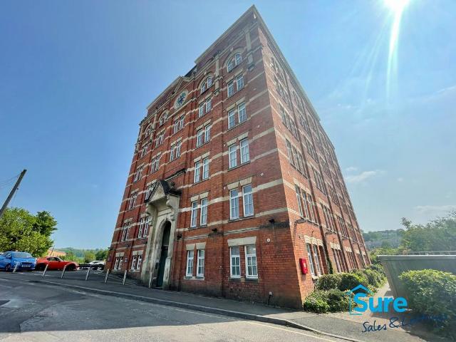 Flat for rent in Stroud, School House