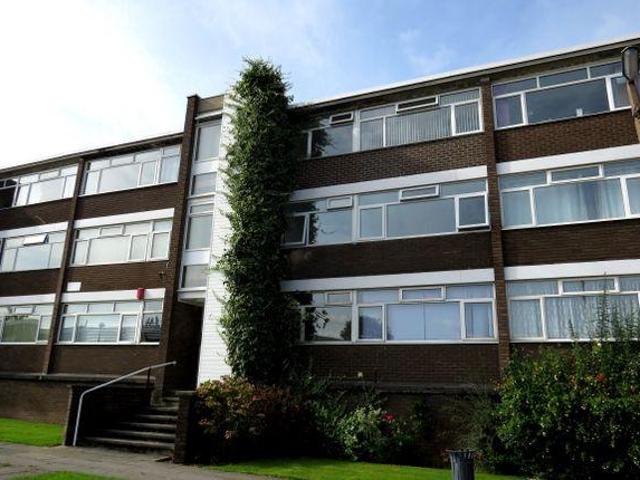 Flat for rent in Bromborough, Wirral