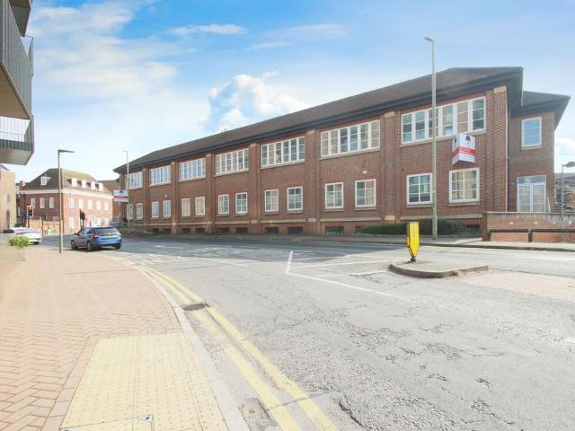 Flat for rent in Egham, Runnymede