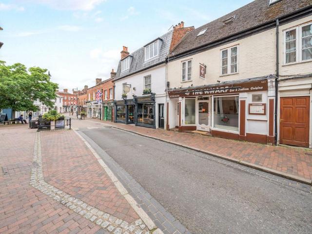 Flat for rent in Holloway Hill, Waverley
