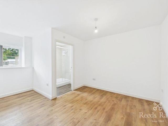 Apartment for rent in Wrenthorpe, West Yorkshire