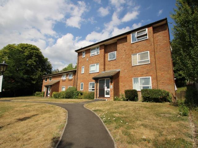 Flat for rent in London Borough of Croydon, Sanderstead