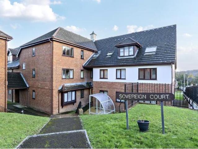 Flat for rent in Totteridge, Cressex