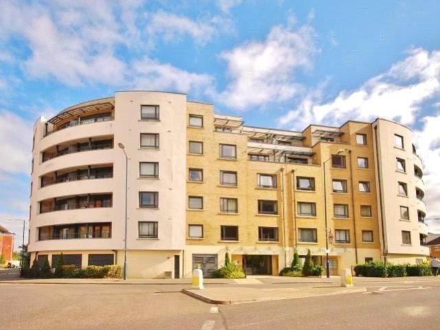 Flat for rent in Horsell, Woking
