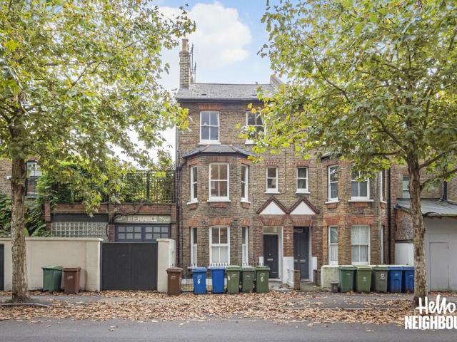Flat for rent in Camberwell, Greater London