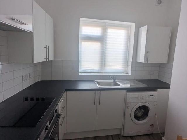 Apartment for rent in Queen's Park, Greater London