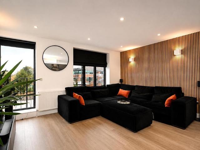 Apartment for rent in Pachesham Park, Surrey