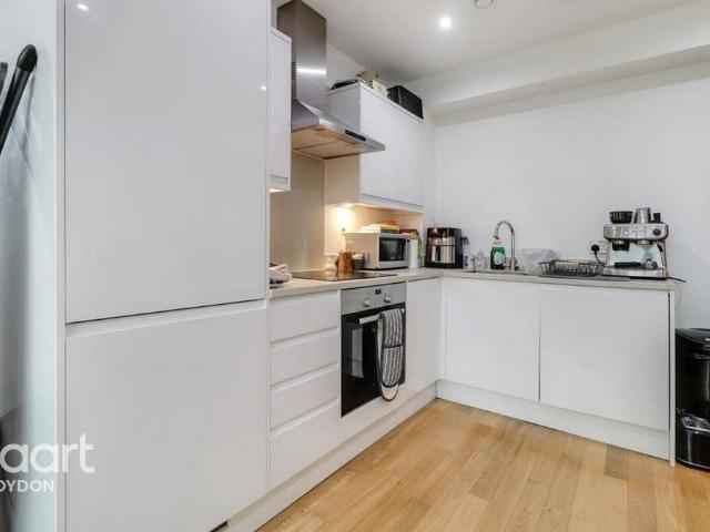 Flat for rent in London Borough of Croydon, Greater London