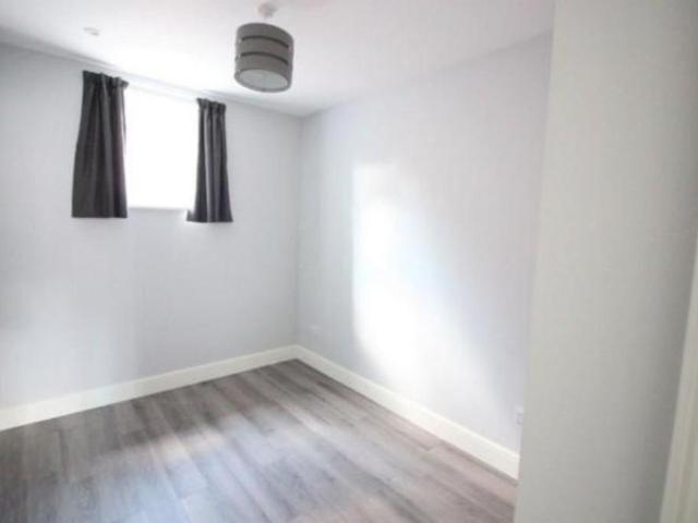 Apartment for rent in Heol-las, Surrey