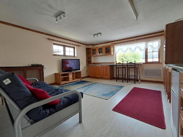 Apartment for rent in Clunderwen, Wales