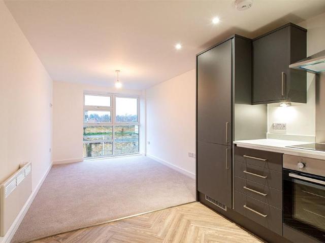 Apartment for rent in Regent Quay, Oad Street