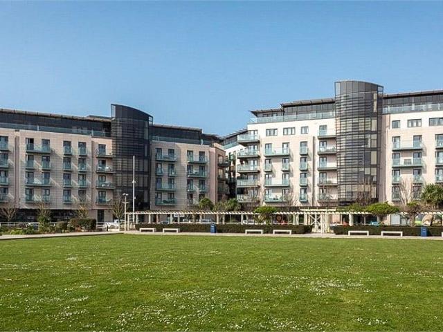 Flat for rent in St Helier, Greater London