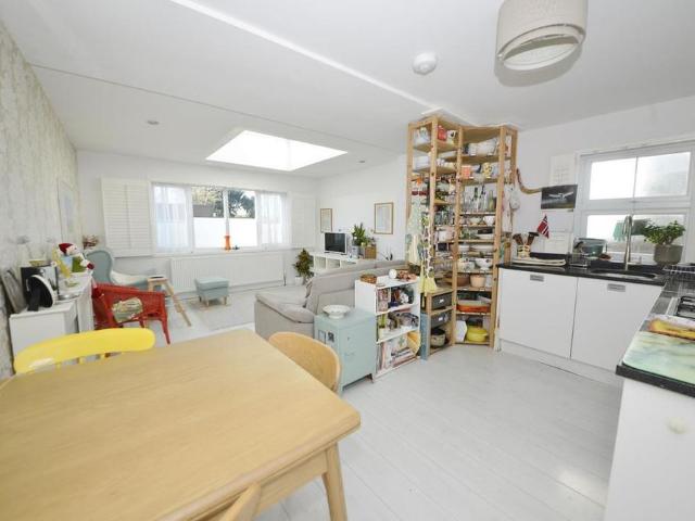 Apartment for rent in Hampton Hill, Greater London