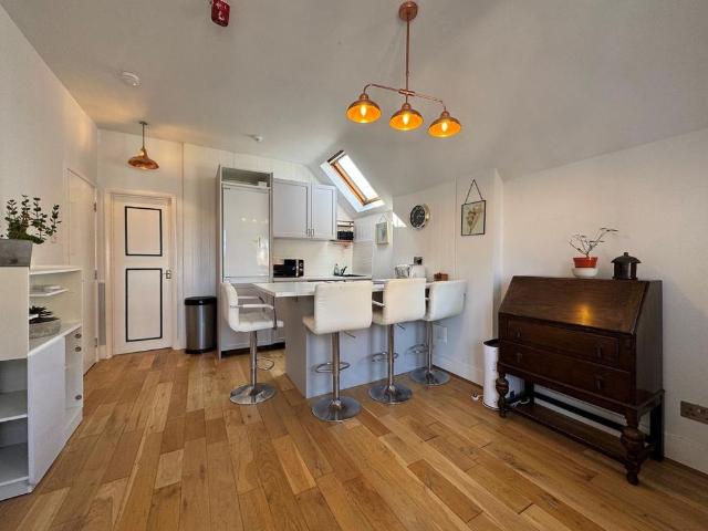 Apartment for rent in Holywell, Eastbourne