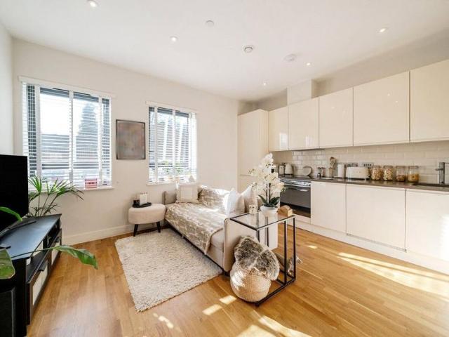 Apartment for rent in Heol-las, Surrey