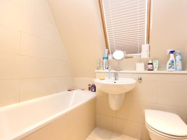 Flat for rent in Lane, Greater London