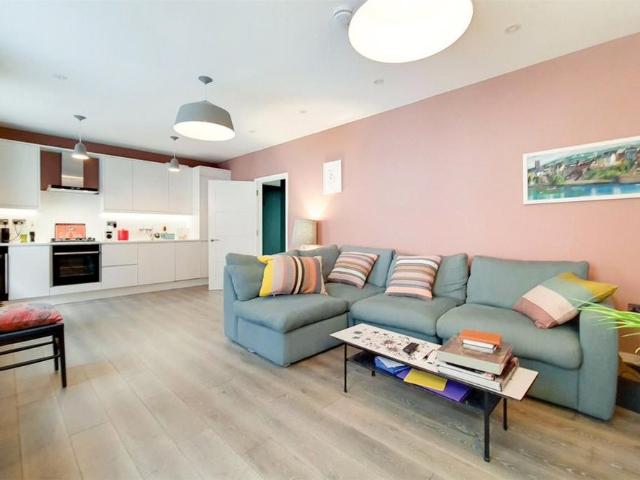 Apartment for rent in Saint Giles, Cat Hill