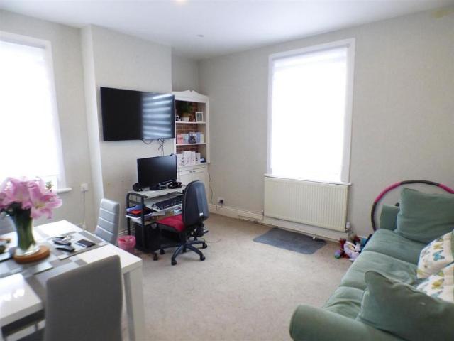 Apartment for rent in Blackfen, Greater London