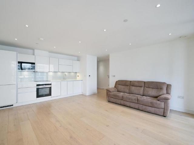 Flat for rent in Isle Of Dogs, Greater London
