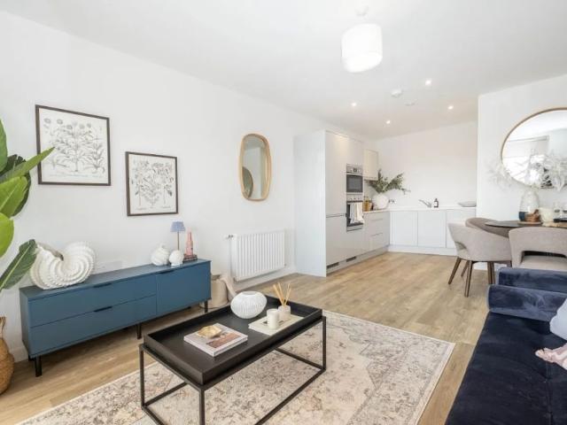 Apartment for rent in Lower Halliford, Surrey